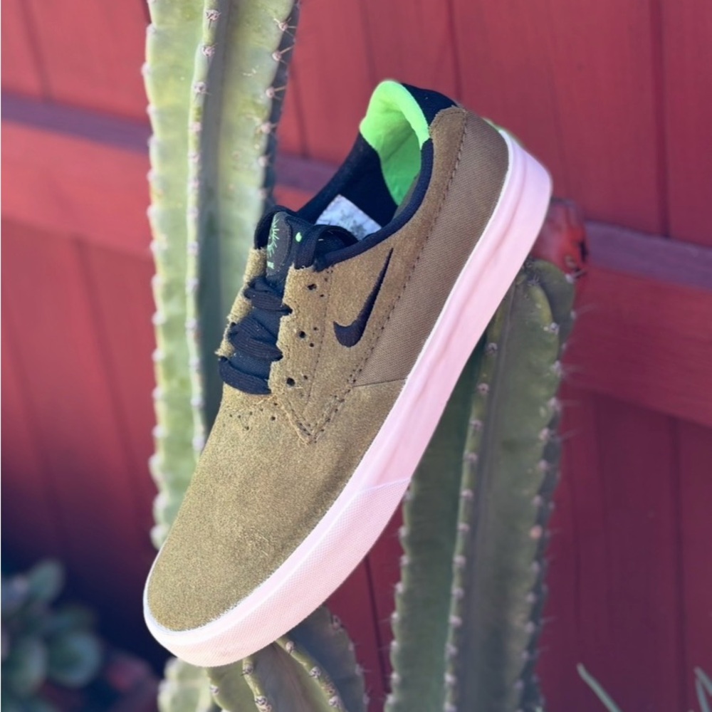 Nike SB Shane O’Neill Suede Sneakers - Picture 11 of 16